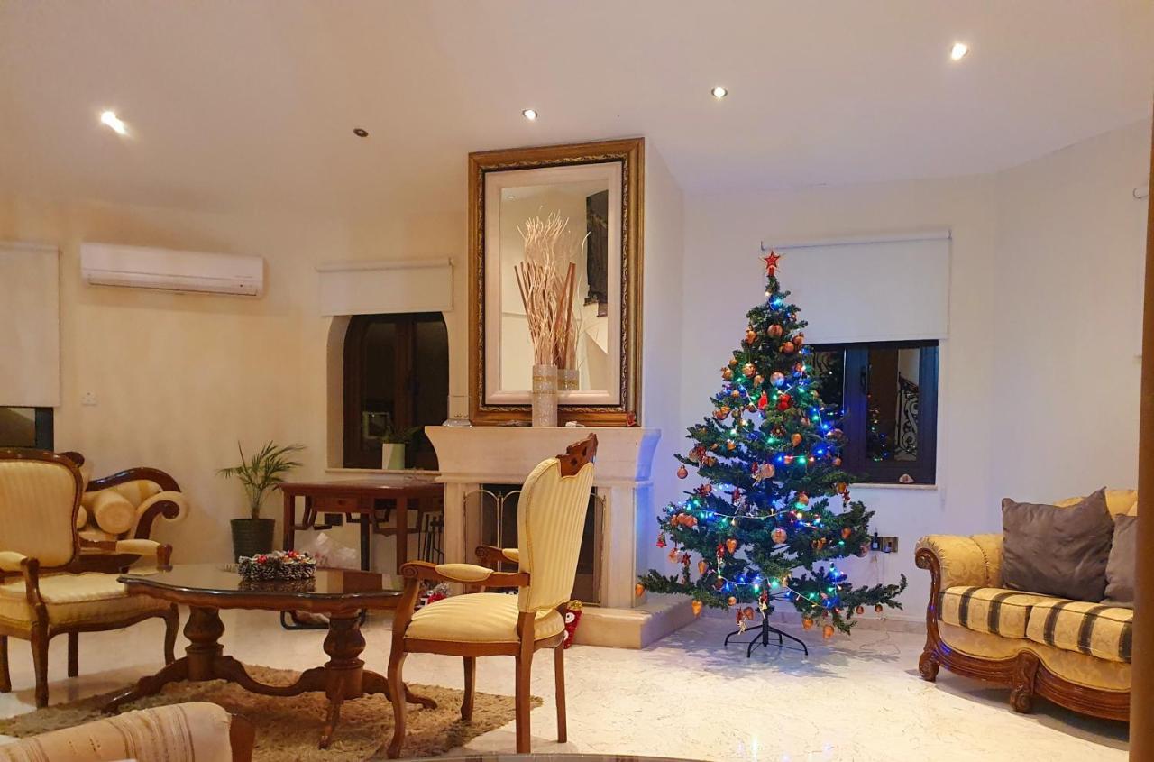 Larnaca Mansion Ideal For 3 Families Or More Zewnętrze zdjęcie
