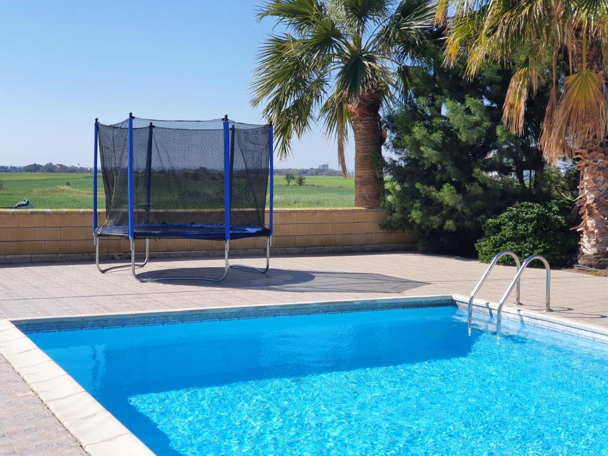 Larnaca Mansion Ideal For 3 Families Or More Zewnętrze zdjęcie