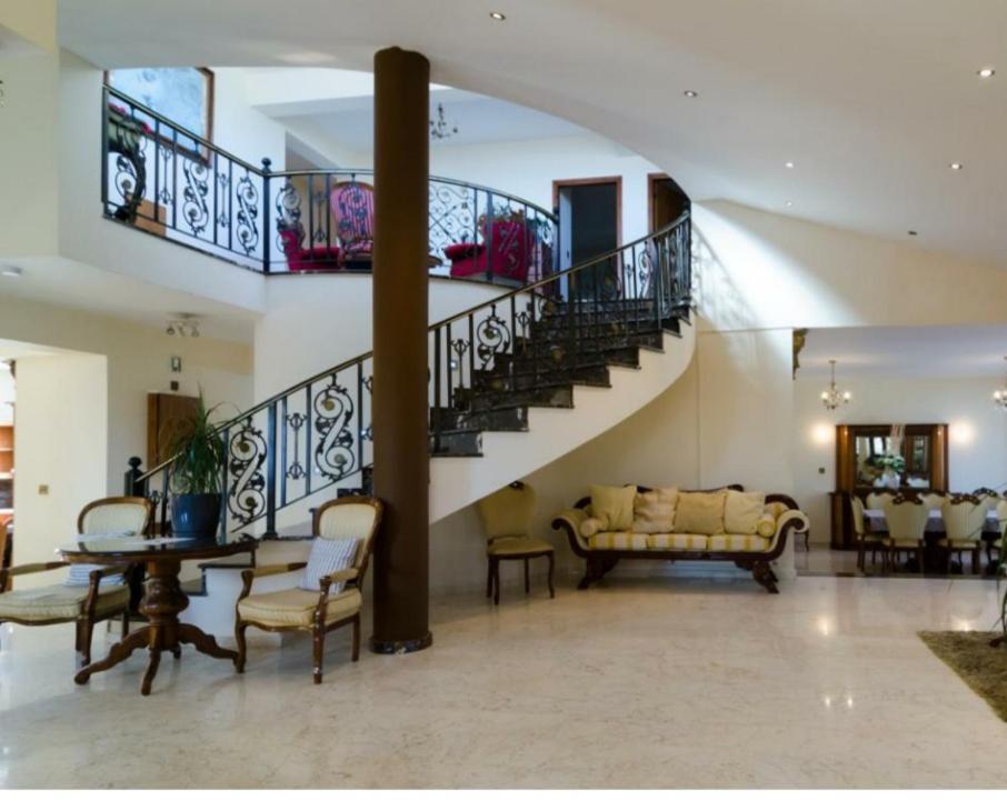 Larnaca Mansion Ideal For 3 Families Or More Zewnętrze zdjęcie