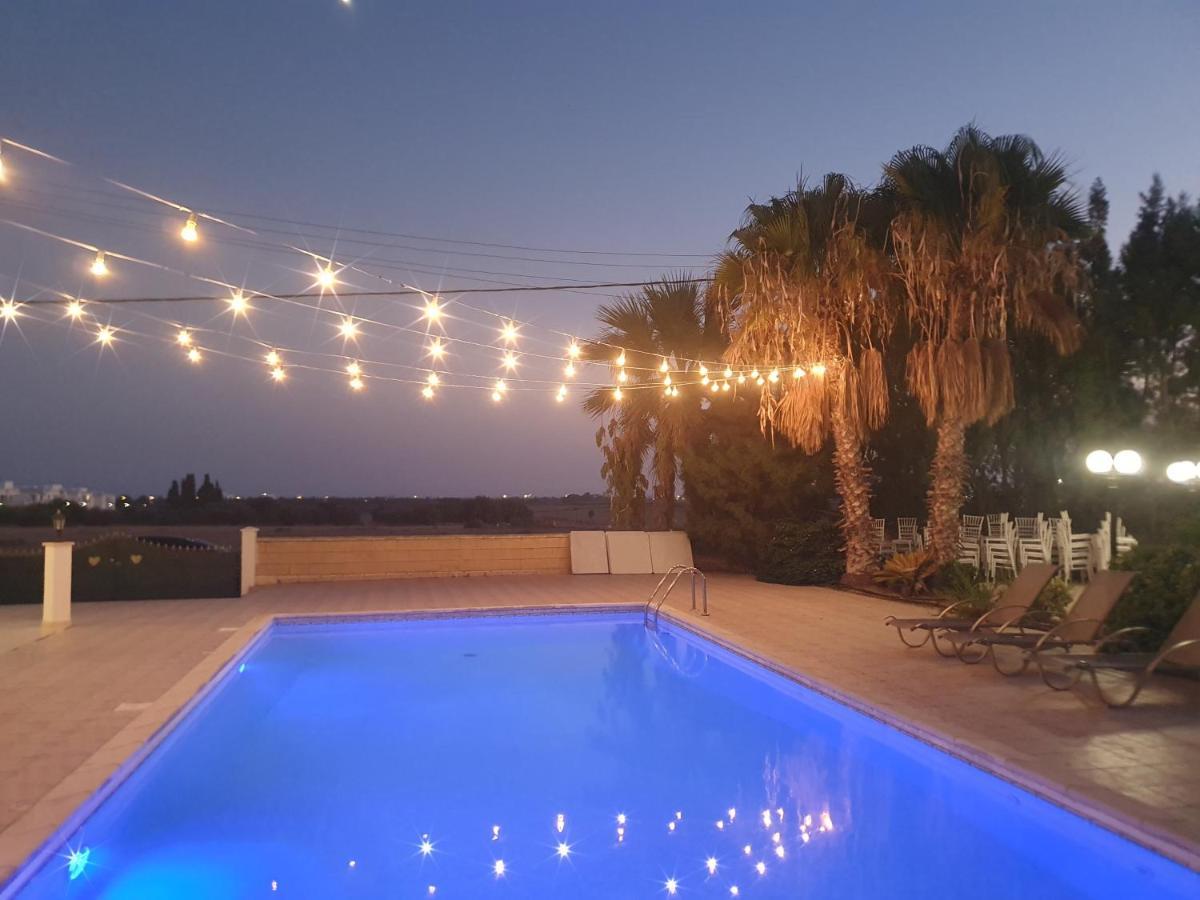 Larnaca Mansion Ideal For 3 Families Or More Zewnętrze zdjęcie