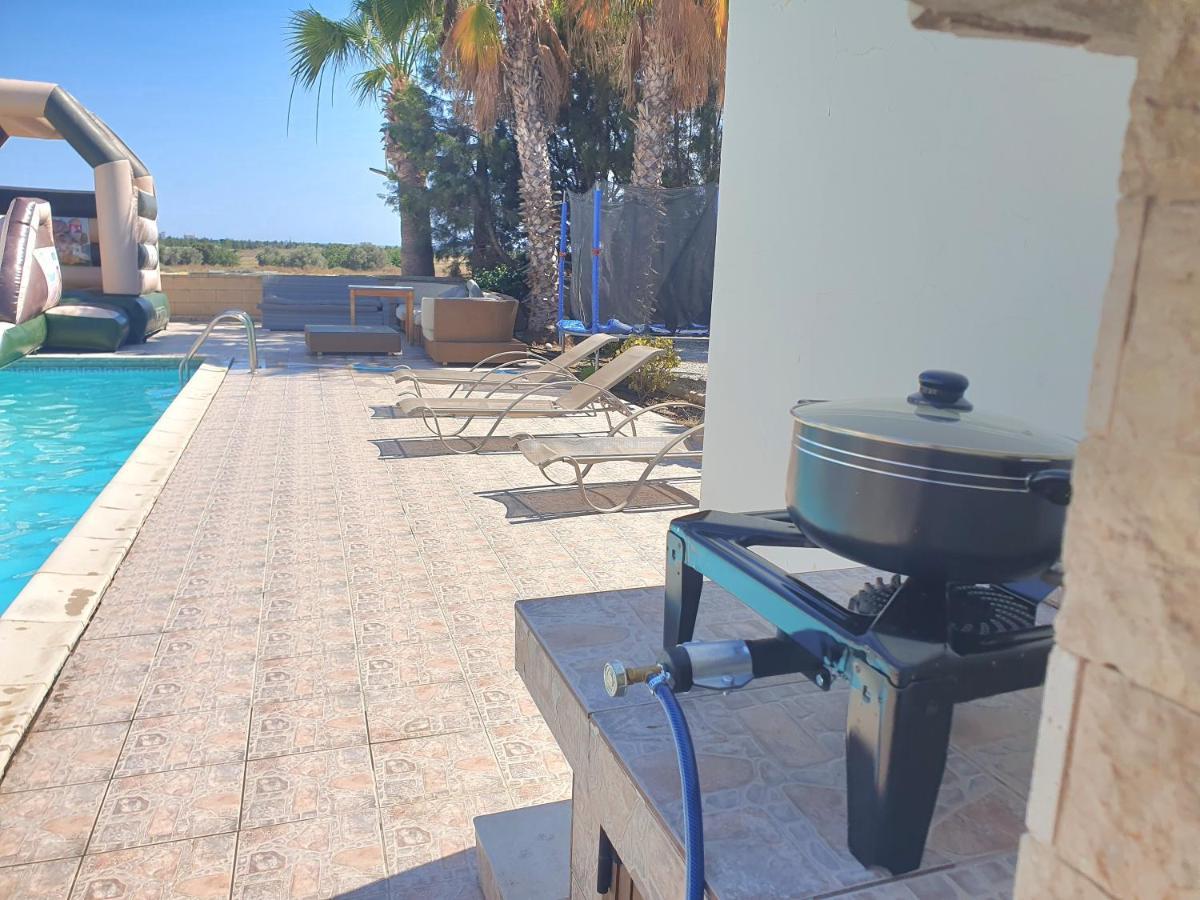 Larnaca Mansion Ideal For 3 Families Or More Zewnętrze zdjęcie