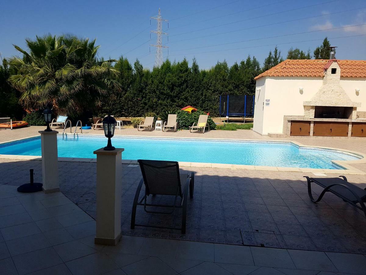 Larnaca Mansion Ideal For 3 Families Or More Zewnętrze zdjęcie
