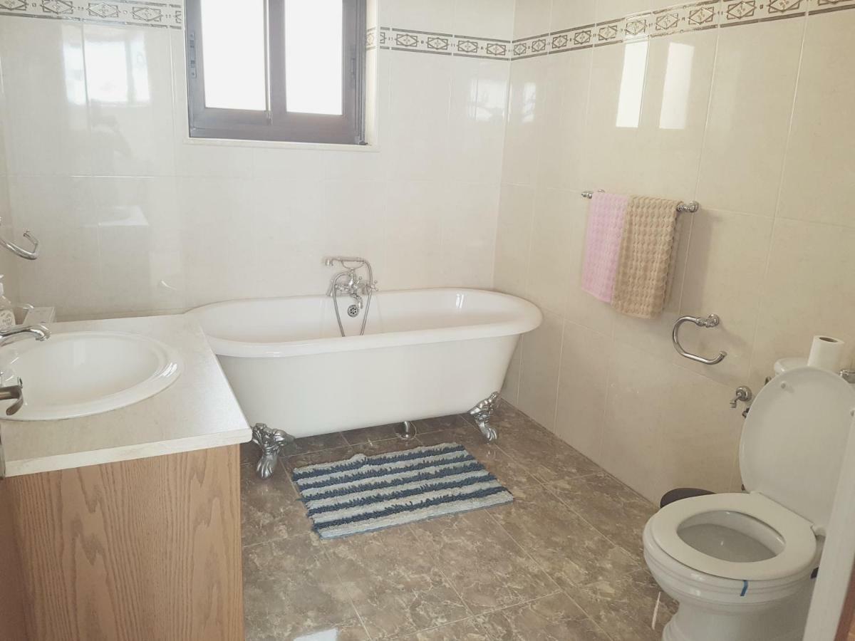 Larnaca Mansion Ideal For 3 Families Or More Zewnętrze zdjęcie