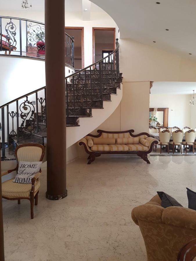 Larnaca Mansion Ideal For 3 Families Or More Zewnętrze zdjęcie