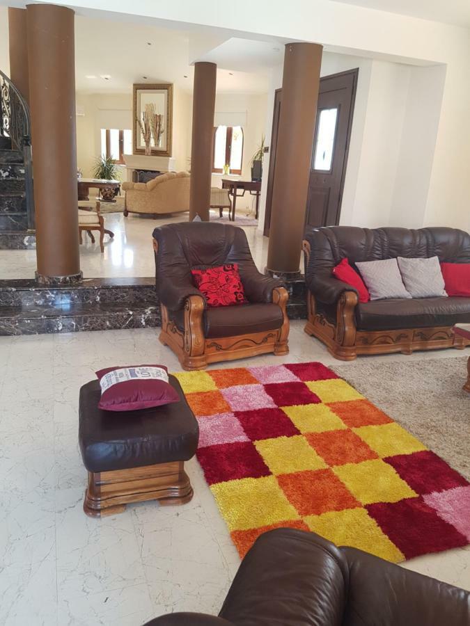 Larnaca Mansion Ideal For 3 Families Or More Zewnętrze zdjęcie