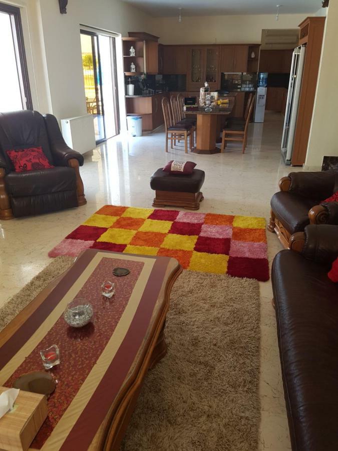 Larnaca Mansion Ideal For 3 Families Or More Zewnętrze zdjęcie