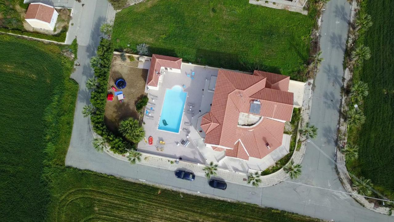 Larnaca Mansion Ideal For 3 Families Or More Zewnętrze zdjęcie