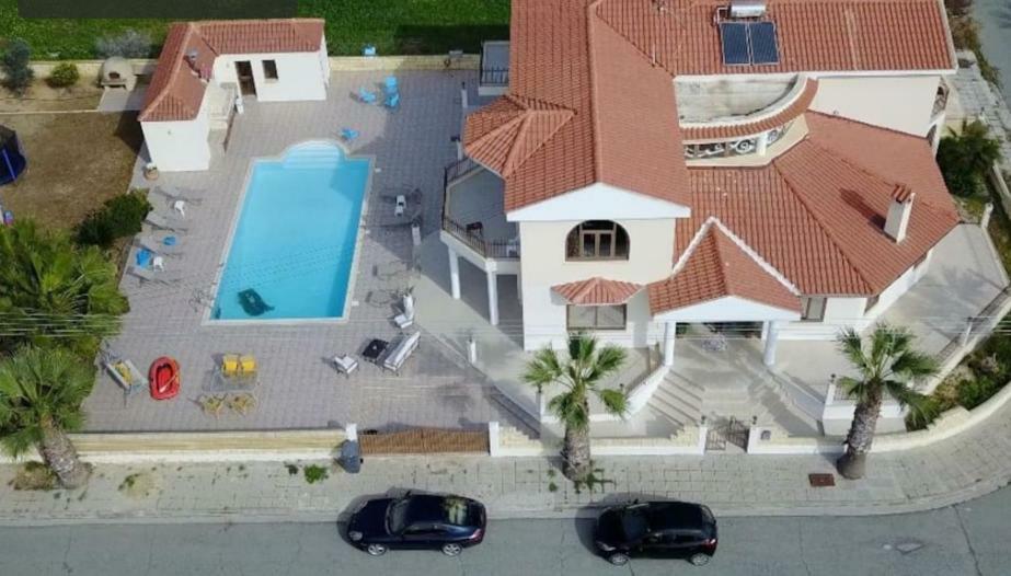 Larnaca Mansion Ideal For 3 Families Or More Zewnętrze zdjęcie